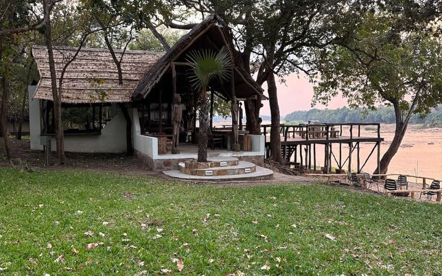 Mozambique, Niassa Reserve, R3.